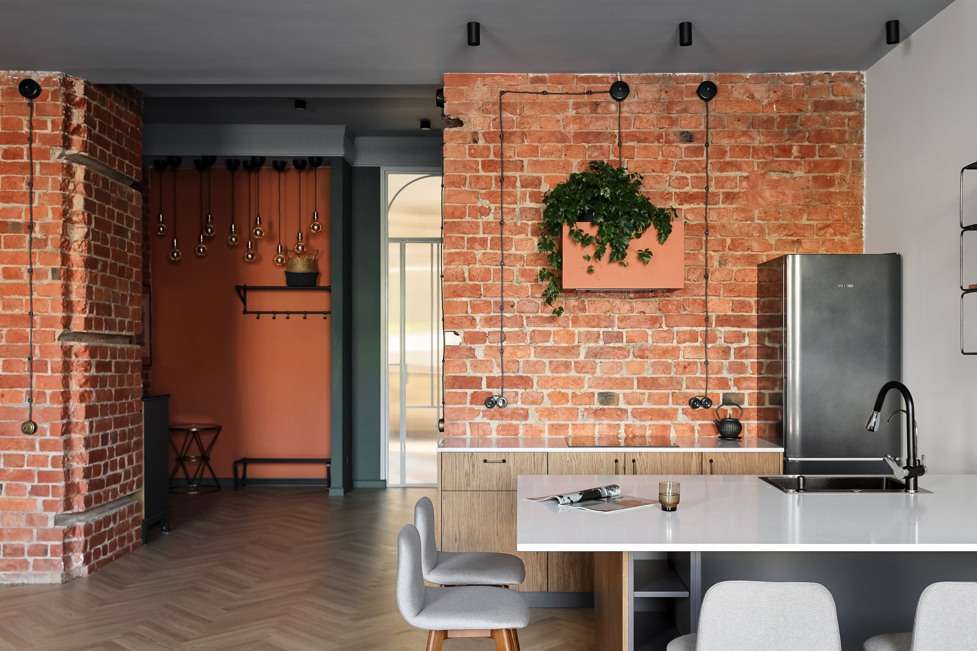 Как использовать лофт-панели для декора стен: индустриальные акценты в современном интерьере