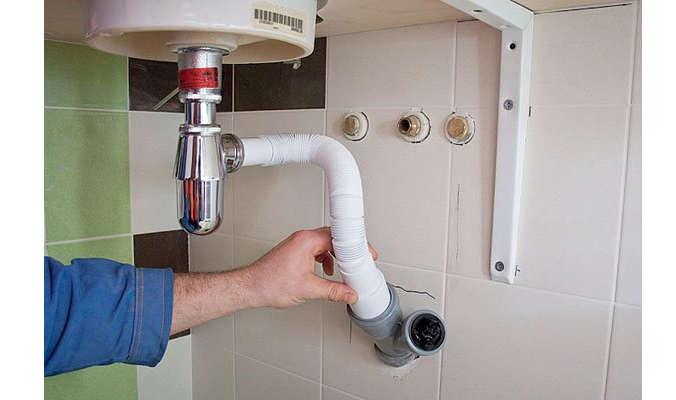 Как выбрать слив для раковины с функцией задержки воды: виды, параметры, советы по установке