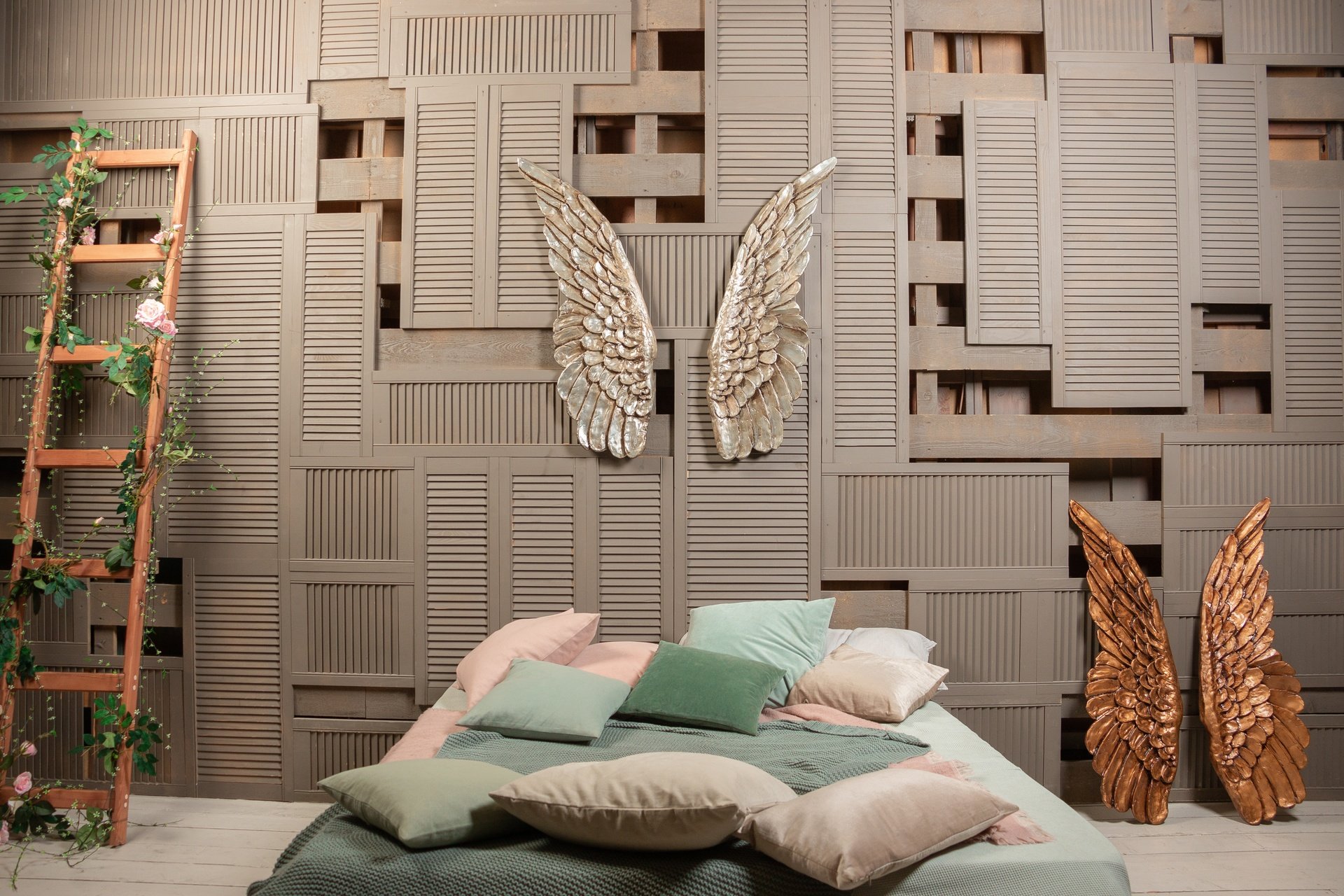 Как украсить стены растительными панно