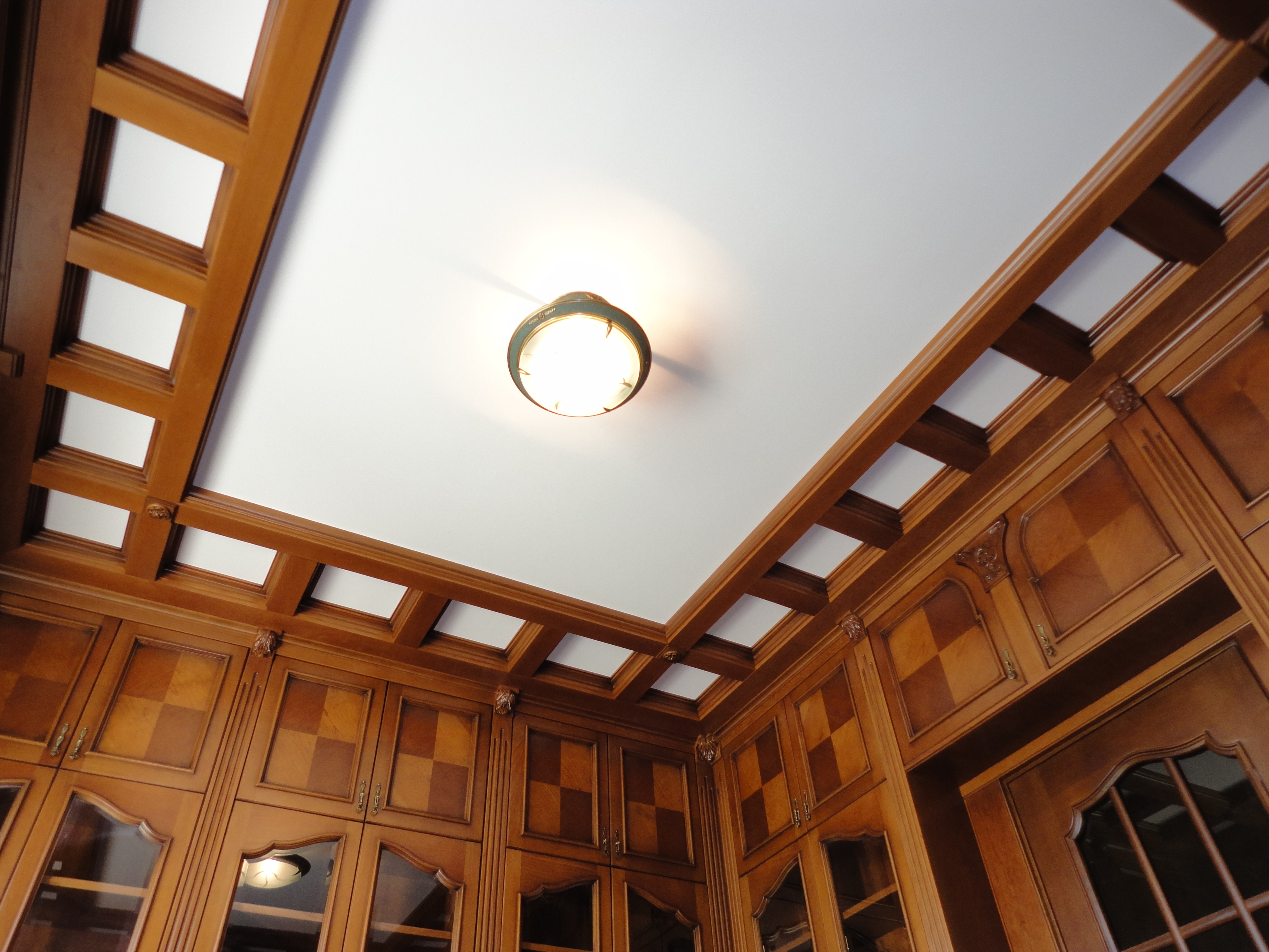 Кессонные потолки: элегантность и объём