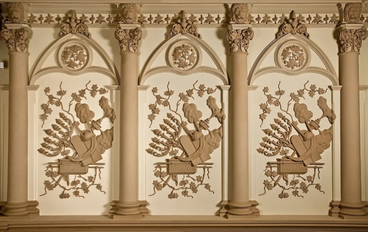 Как украсить стены объемными рисунками из гипса