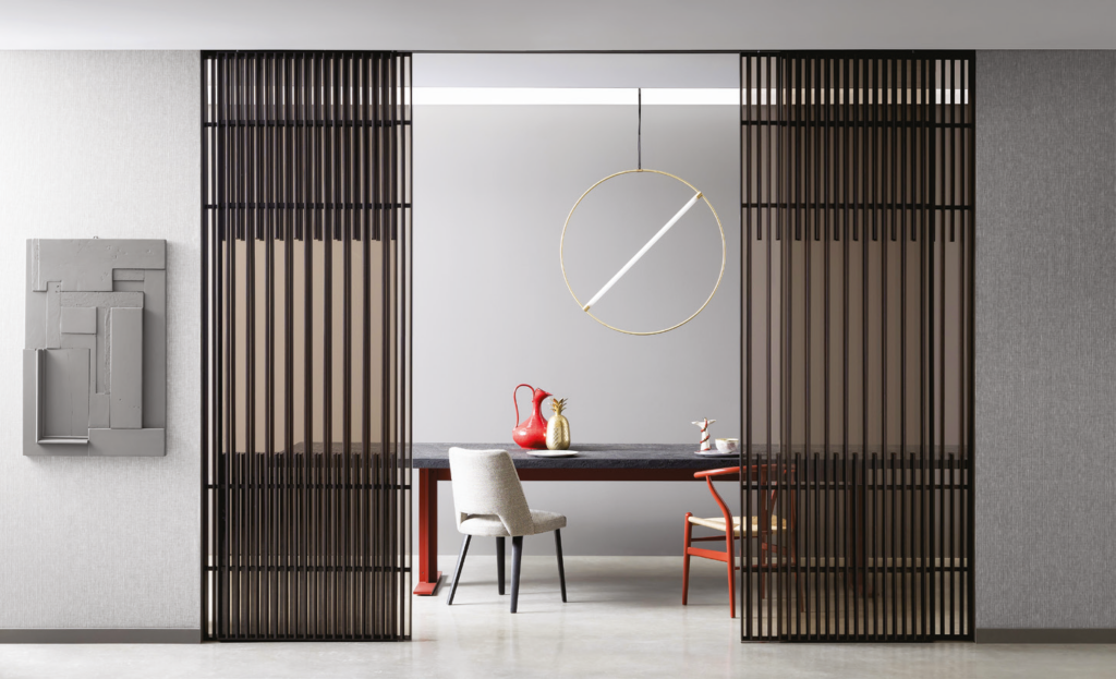 Как украсить стены элементами из стекла: декоративные приёмы и типы стеклянных панелей