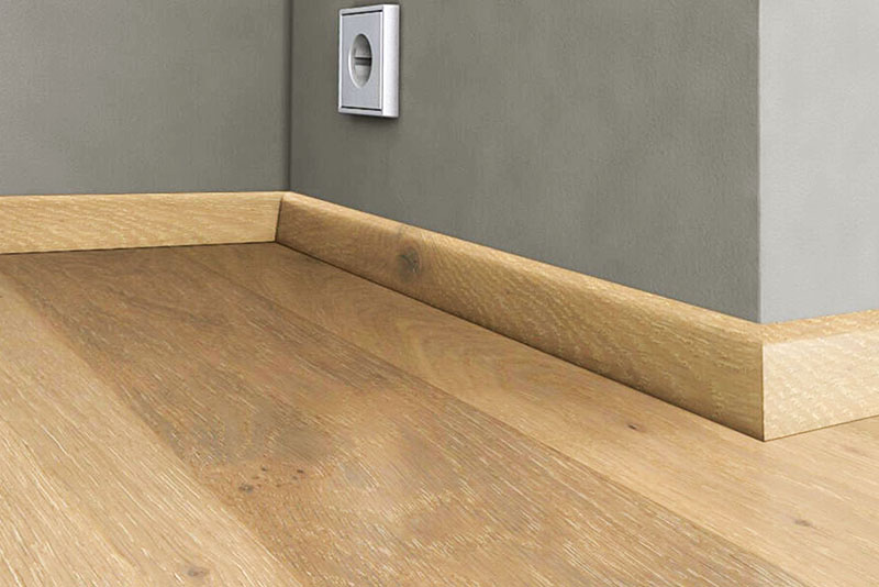 Плинтусы из дуба для деревянного пола