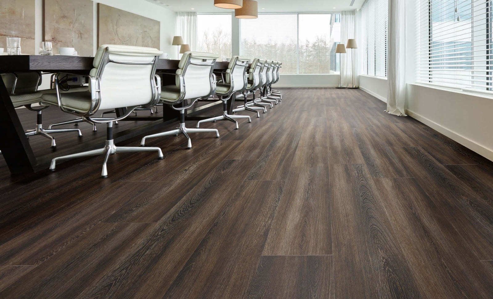 Виниловый ламинат для помещений с интенсивной нагрузкой