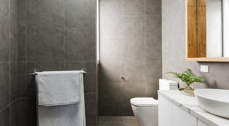 Монтаж керамической плитки «под бетон» для современных интерьеров