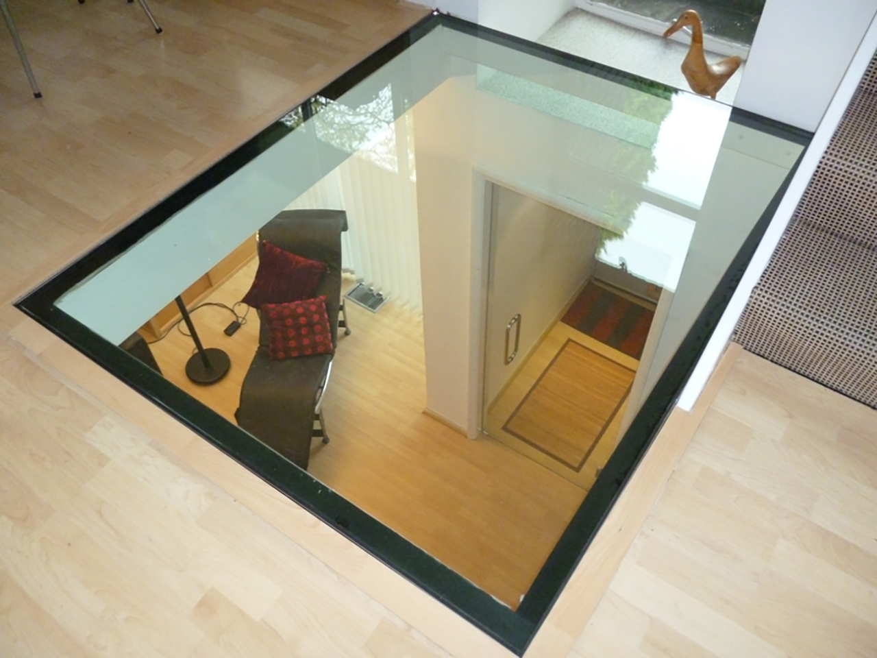 Полы из жидкого стекла для современных интерьеров: особенности и технология нанесения