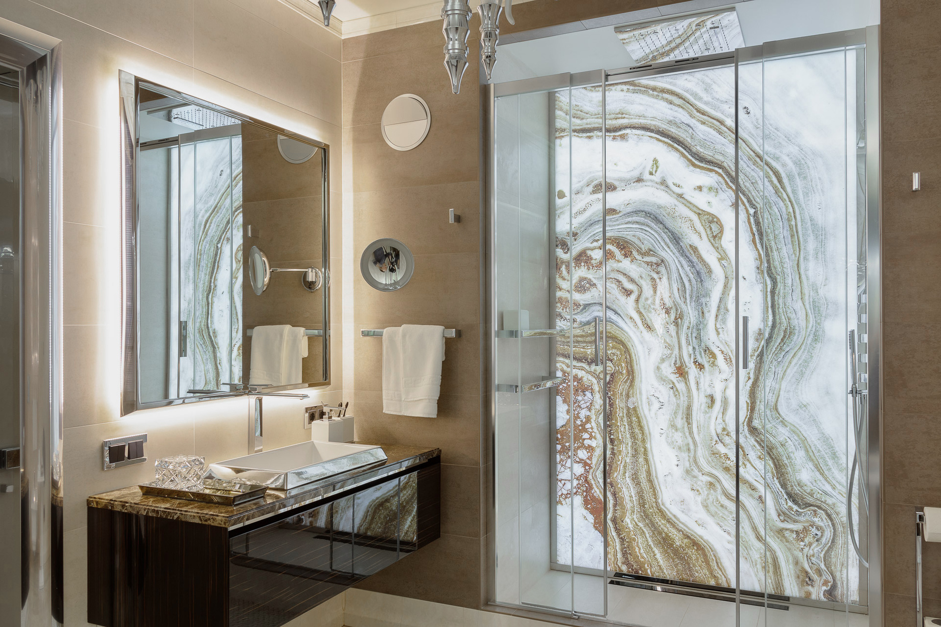 Стены из оникса: уникальная текстура и светопроницаемость