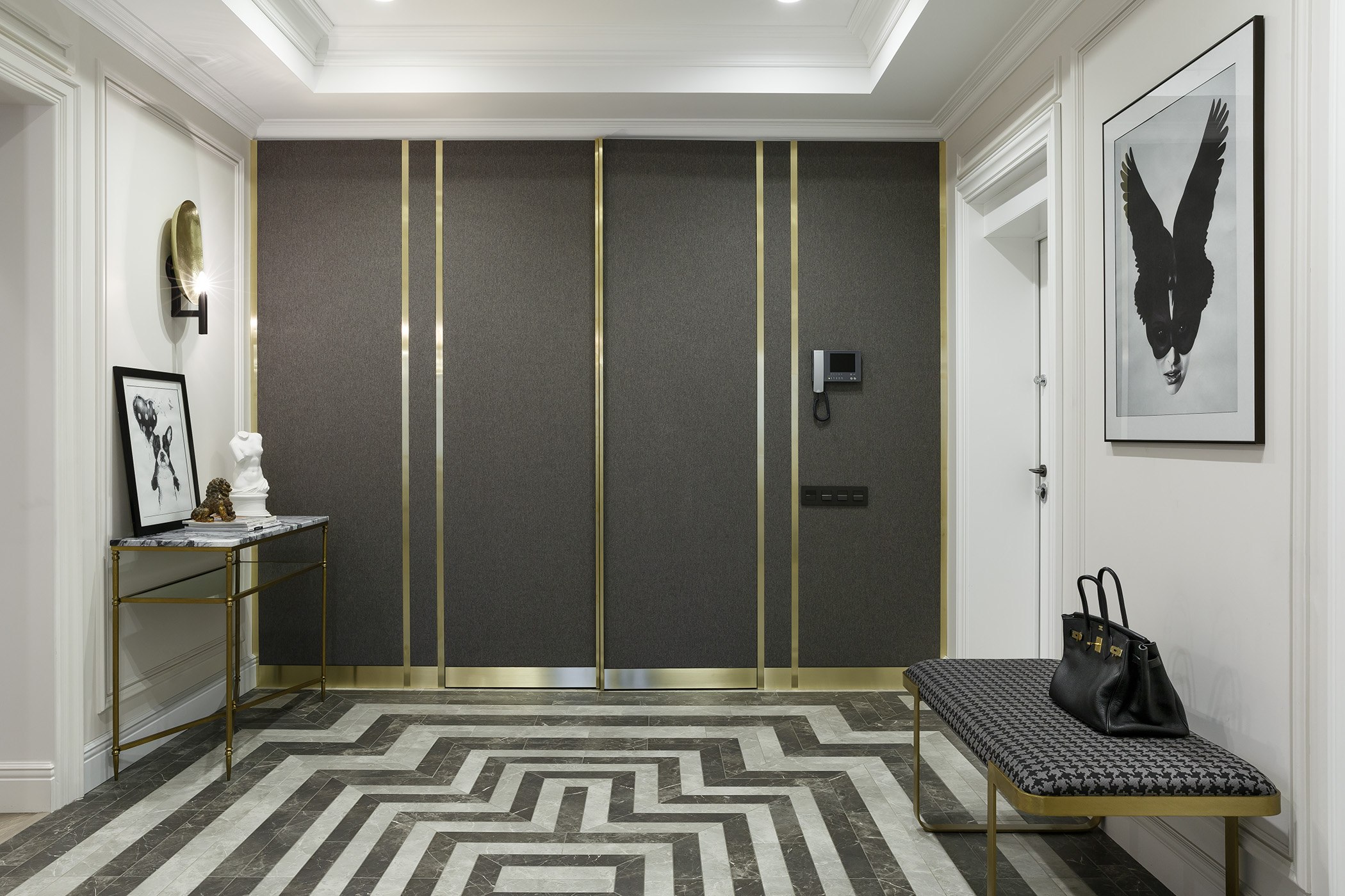 Установка полиуретановых молдингов в современном интерьере: параметры применения