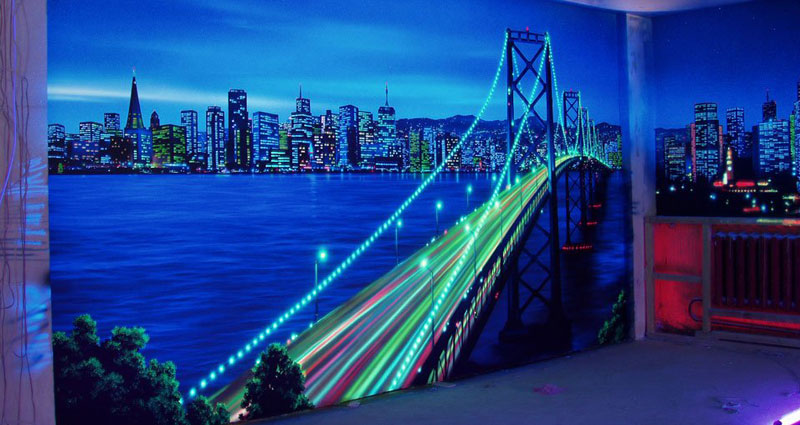 Как оформить стены панелями из светящегося акрила