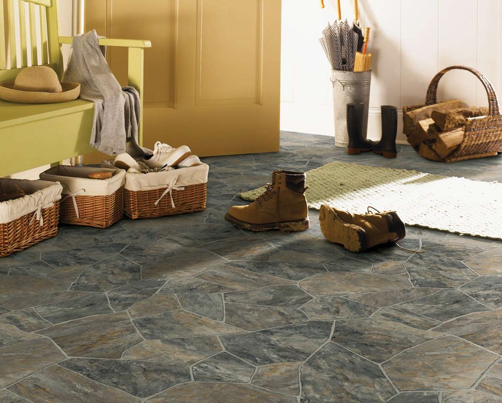 Ламинат с текстурой под камень для современных квартир: особенности и область применения