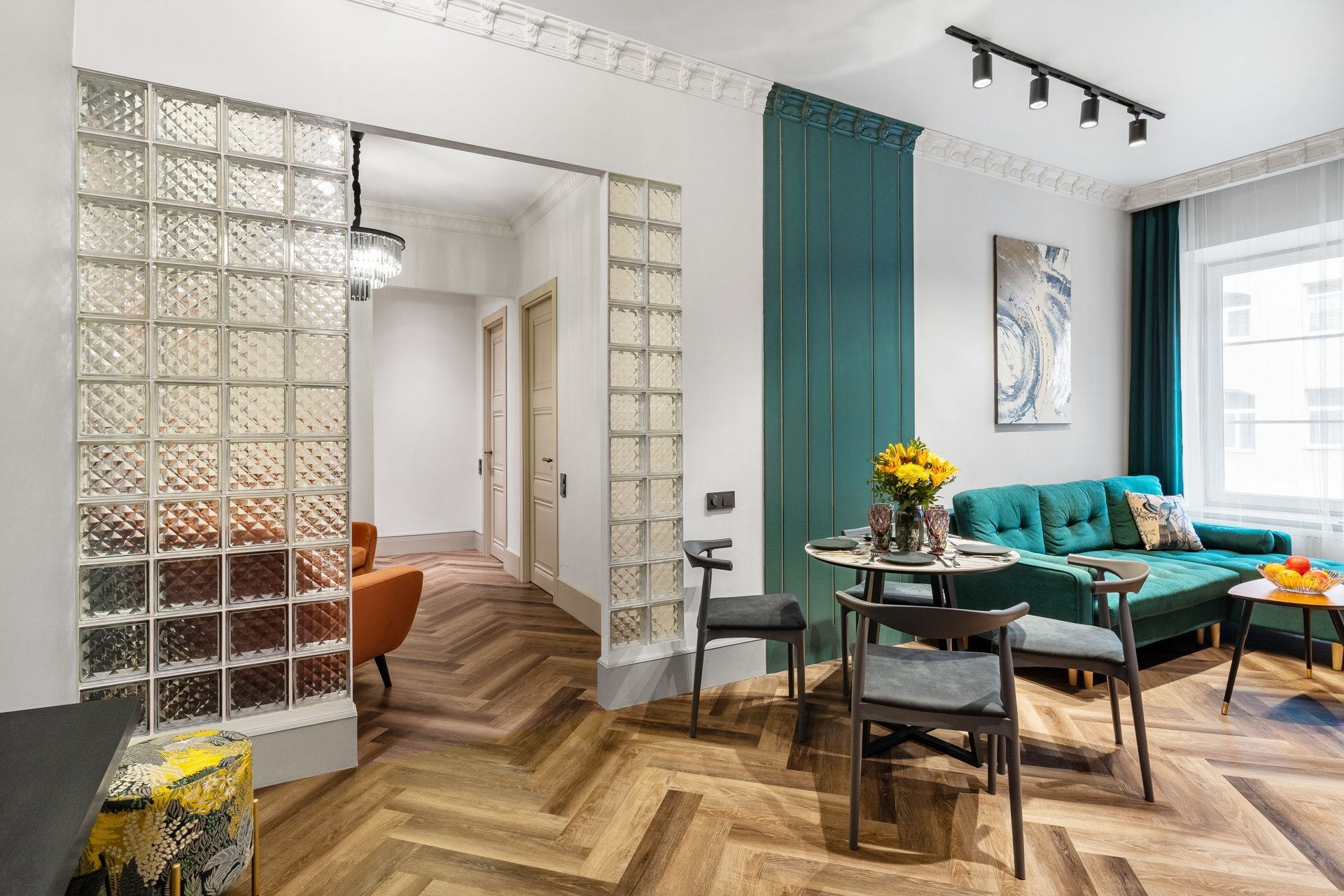 Идеи для отделки стен с использованием стеклоблоков