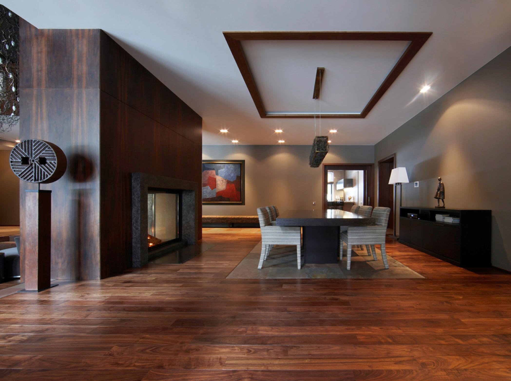 Паркет из красного дерева в роскошном интерьере: особенности применения и укладки