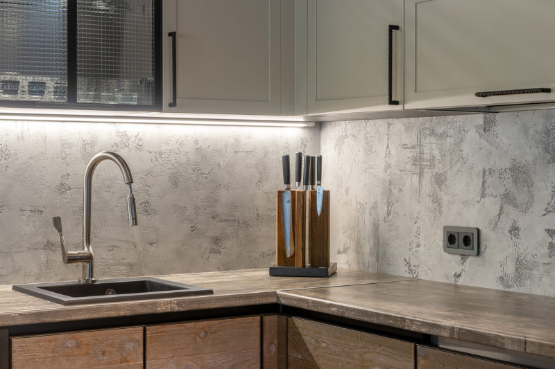 Декоративная штукатурка с эффектом металлического блеска для современных интерьеров