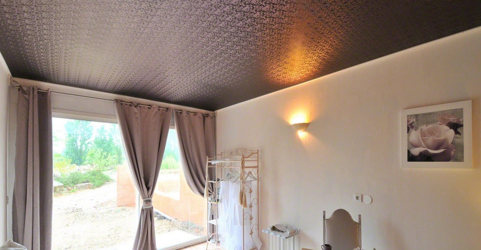 Отделка потолков тканевыми материалами для уюта