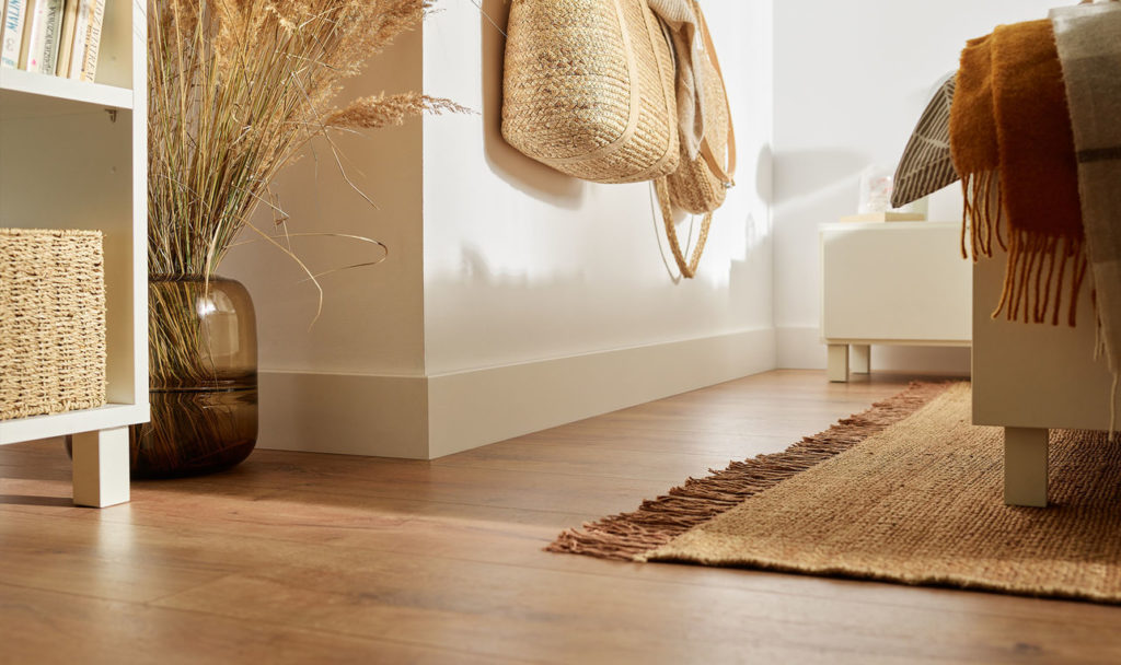 Высокие плинтусы: элегантность и чёткость линий