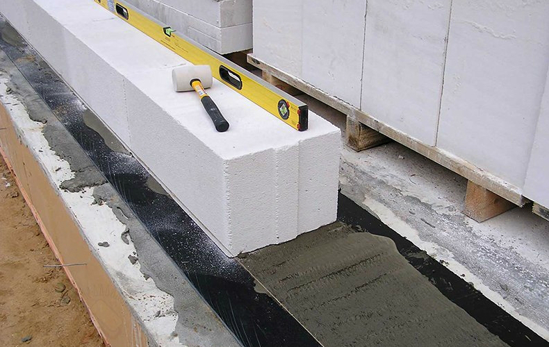 Обработка газосиликатных блоков перед укладкой