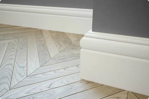 Установка плинтусов из МДФ с влагостойким покрытием в интерьере