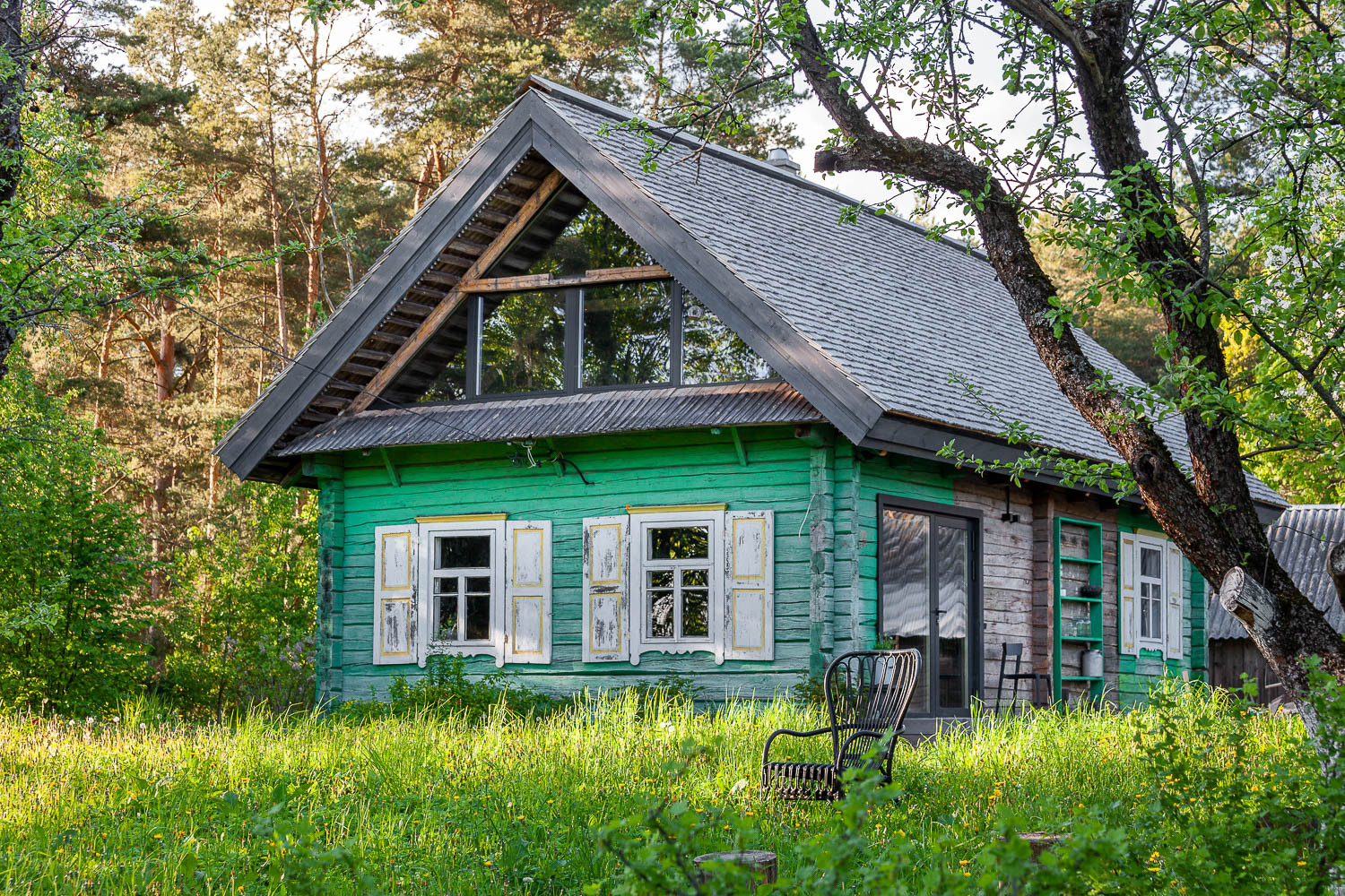 Как отремонтировать старый загородный дом своими руками