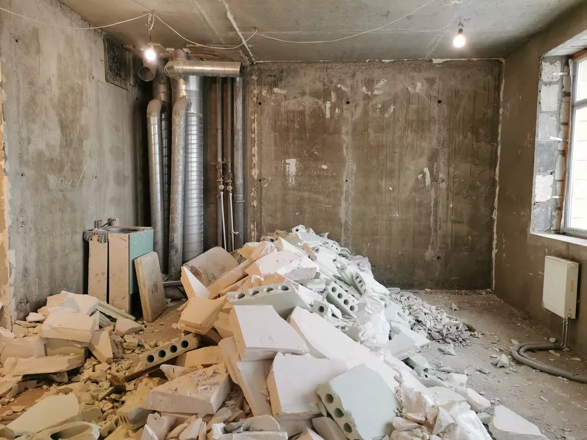 Как подготовить комнату к демонтажу: правила безопасности