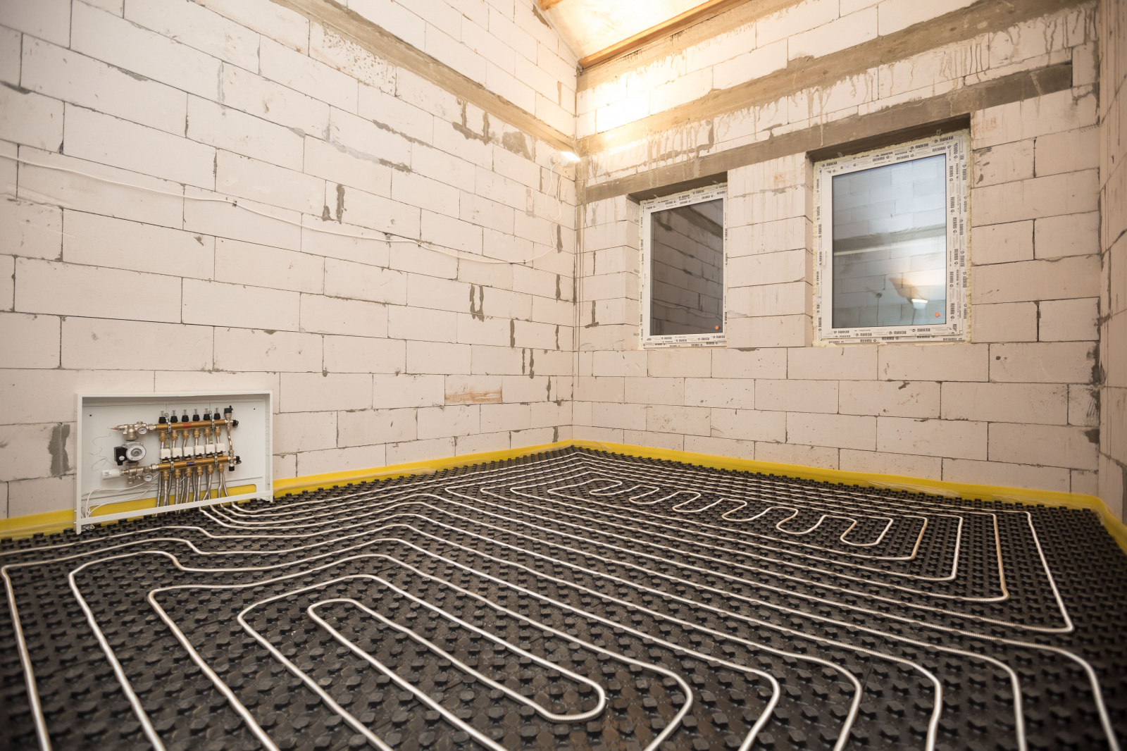 Теплый пол в частном доме: монтаж, виды и секреты уюта в коттедже