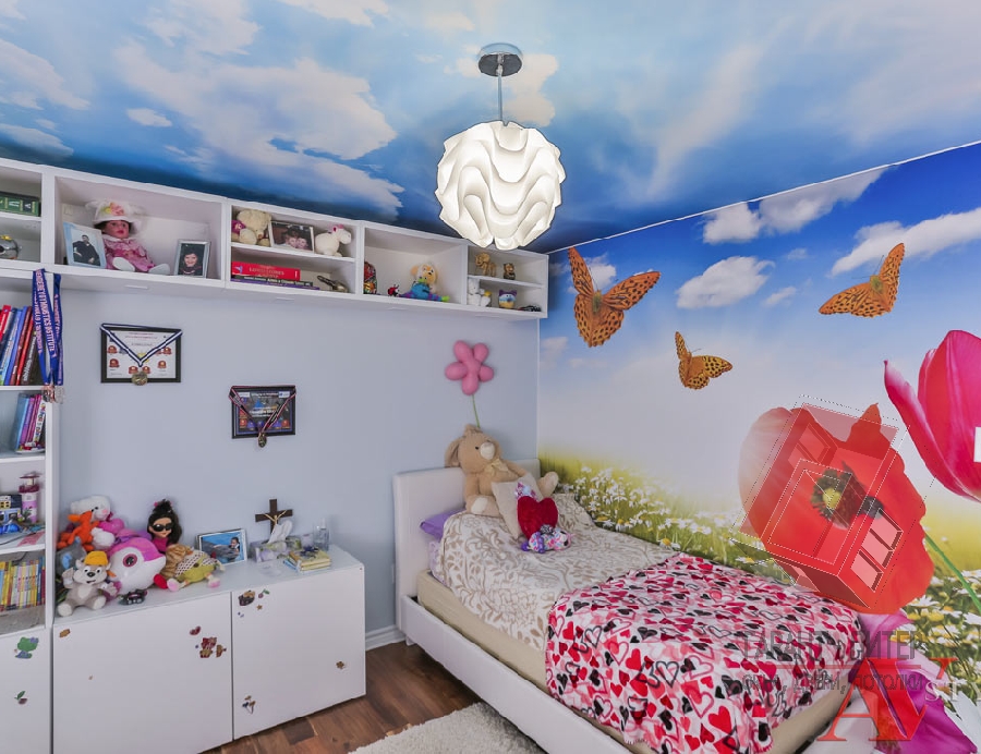 Натяжные потолки в детской: плюсы и минусы выбора