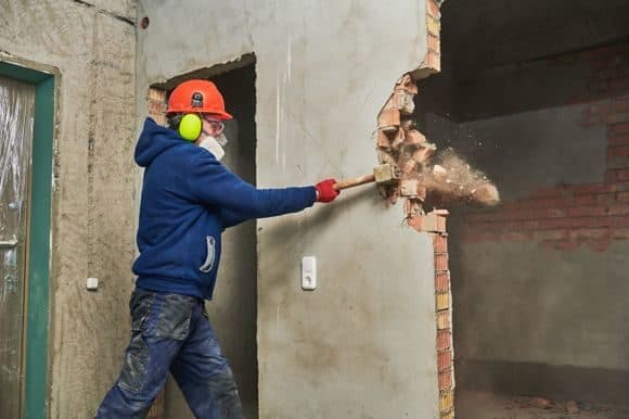 Снос перегородок в квартире: законные и безопасные методы